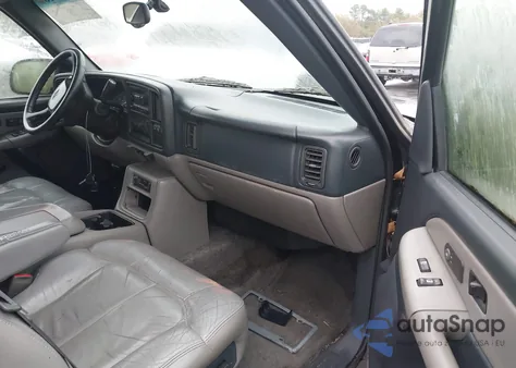 2001 Chevrolet Suburban 1500 Lt z USA, uszkodzony, nr VIN 3GNEC16T91G233125